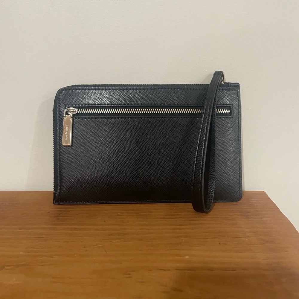 💓Kate Spade Black Clutch Wristlet Wallet iPhone fits in it